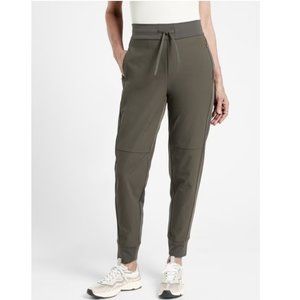 Athleta Headlands Hybrid Trek Jogger Pants in Peat